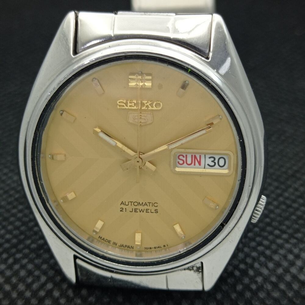 Vintage 1996 Seiko Automatic Mens Silver Watch W/daydate & Gold accents - Picture 3 of 8